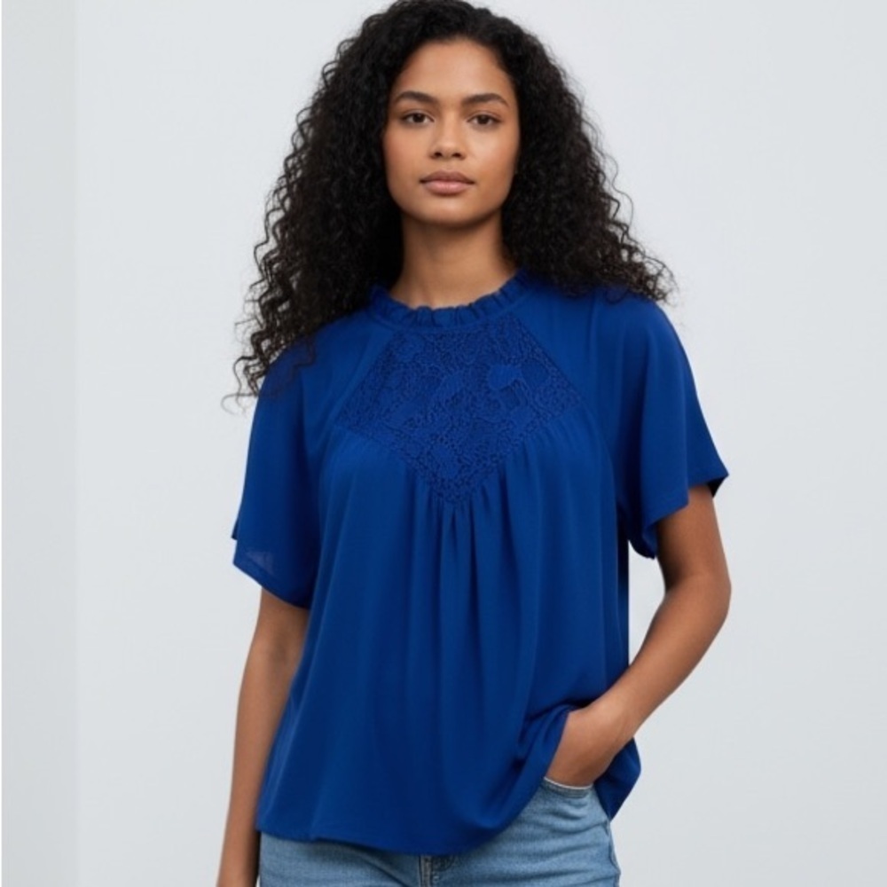 Adrienne Vittadini Women’s royal blue short sleeves top. Size Large